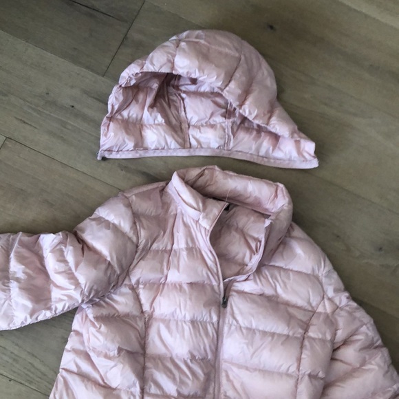 Light weight and packable down filled jacket - Picture 2 of 12